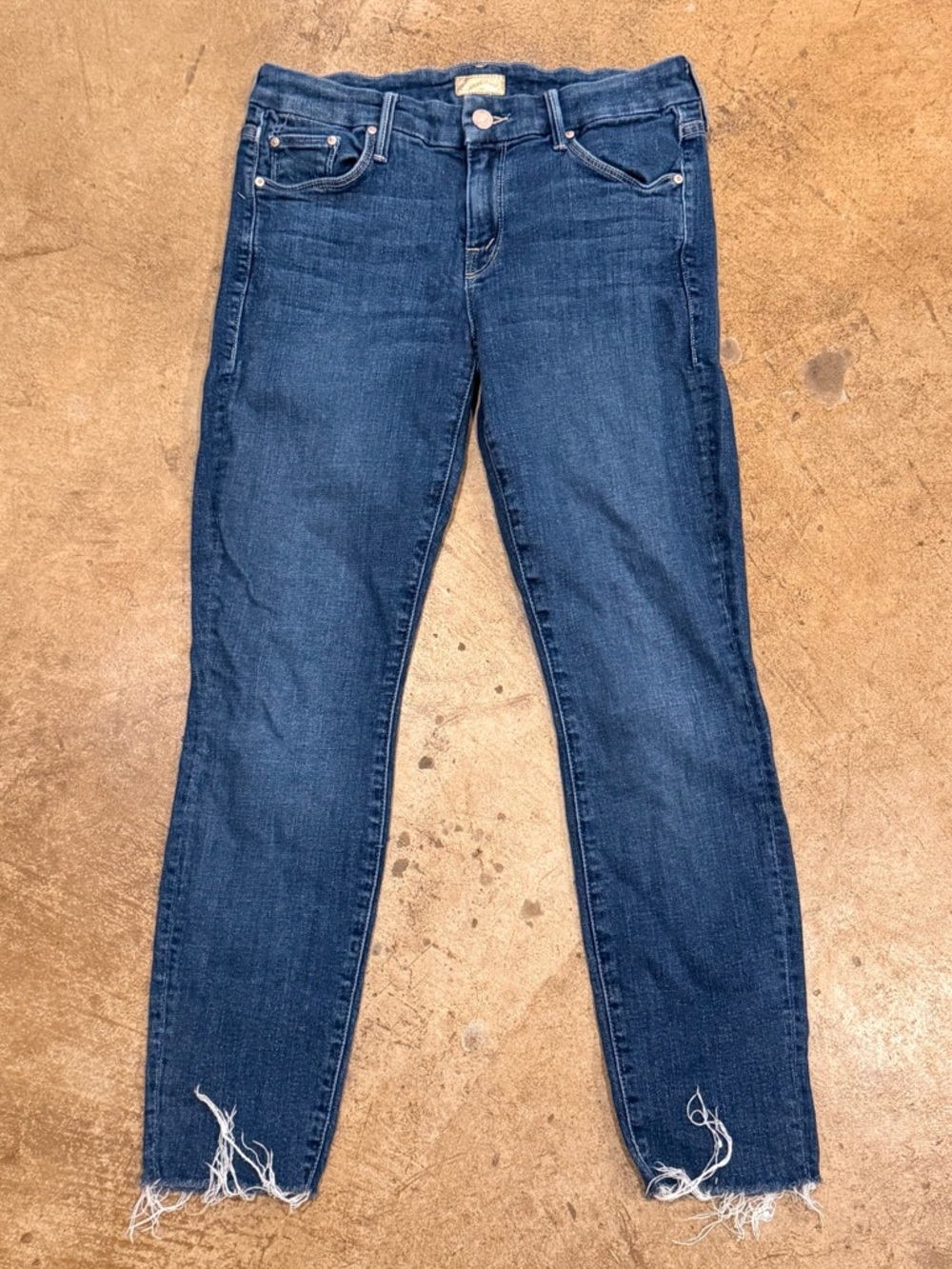 Mother The Looker Ankle Fray in Girl Crush color. Size 27